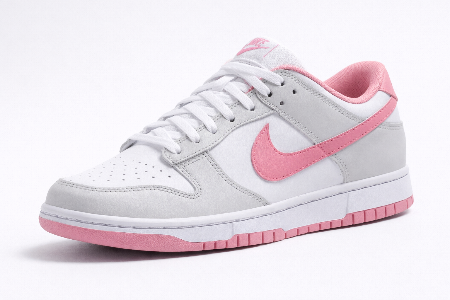 Nike Dunk Low em tons suaves